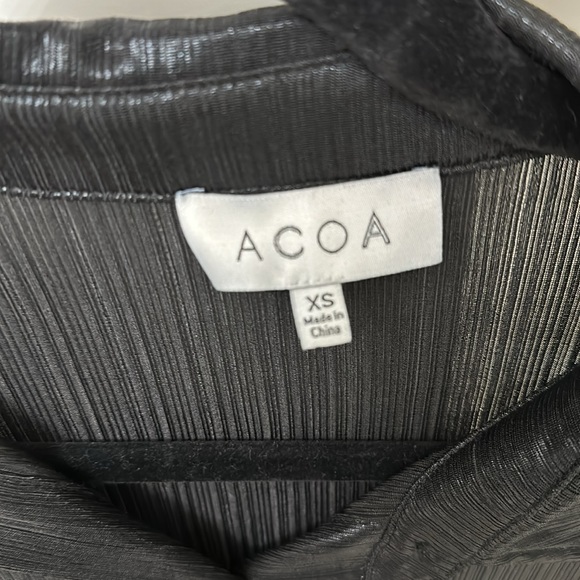 Acoa Shiny Button-Down Top - Picture 3 of 3